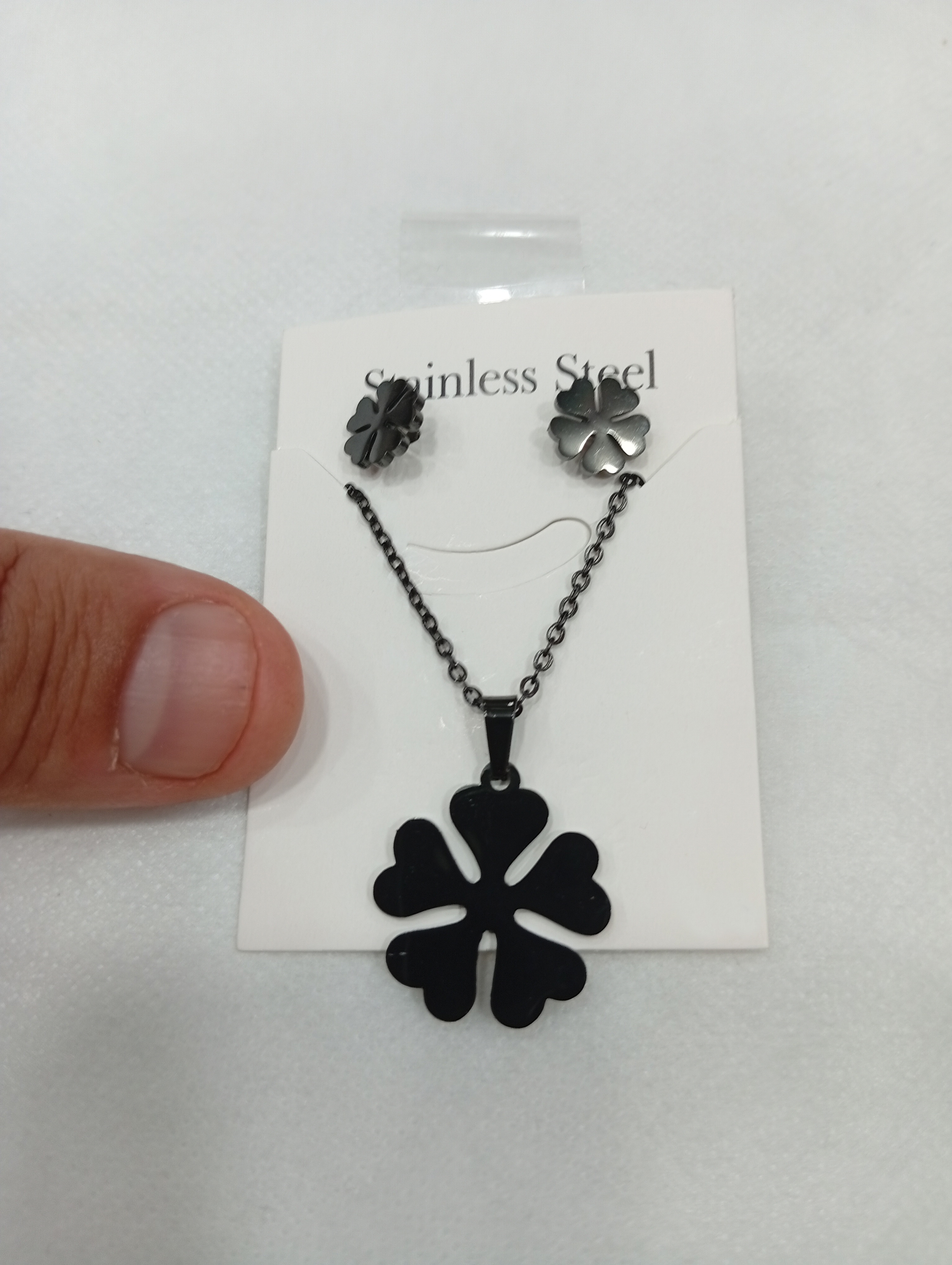 ست گردنبند و گوشواره طرح شبدر درشت - مشکی