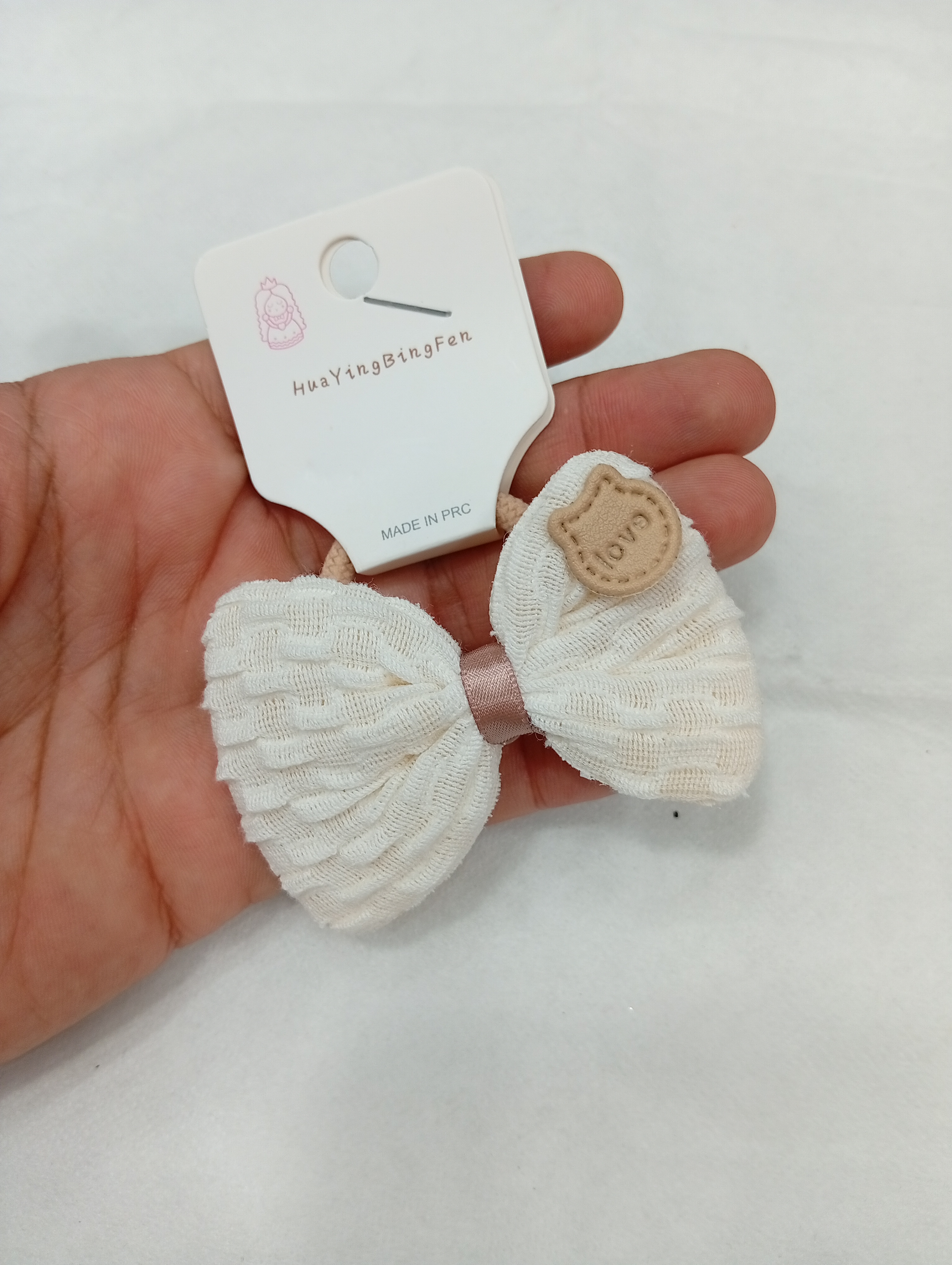 کش موی پارچه ای طرح پاپیون ساده با نشان لاو - 70 تومن - سفید